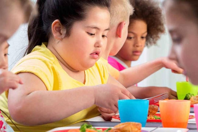 Ngoài ăn uống, có những hoạt động gì giúp trẻ em giảm béo?
