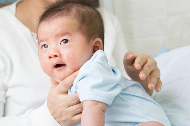 Trẻ ợ hơi khi phát ra tiếng “ợ” sảng khoái