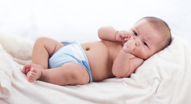 Trẻ sơ sinh 1 tháng tuổi bị đầy bụng: Nguyên nhân, dấu hiệu và cách xử lý