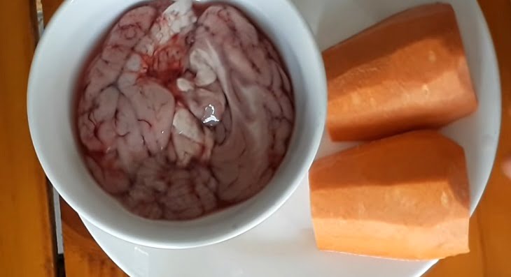 Cháo cà rốt nấu óc heo cho bé táo bón