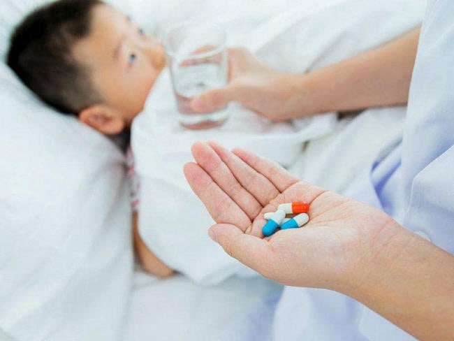 Kháng sinh cũng là nguyên nhân khiến trẻ táo bón