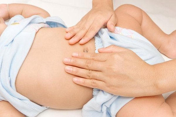 Massage giúp trẻ sơ sinh dễ tiêu