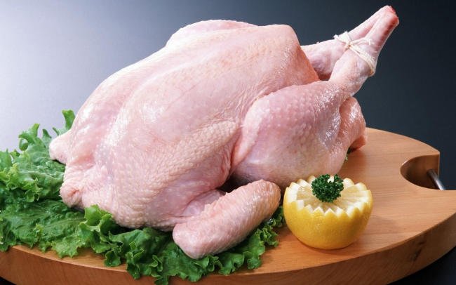 Mẹ đang cho con bú nên ăn các thực phẩm dễ tiêu như thịt gà