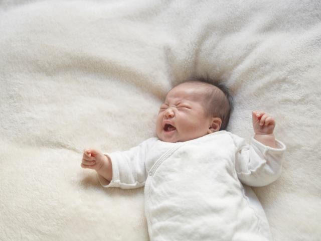 Tâm linh giải thích hiện tượng trẻ giật mình khi ngủ