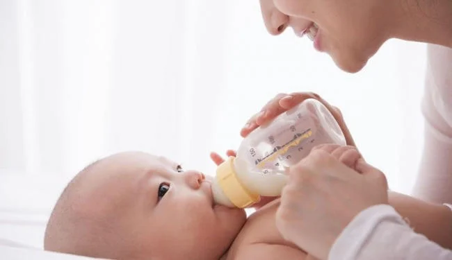 Thay loại sữa phù hợp cho bé