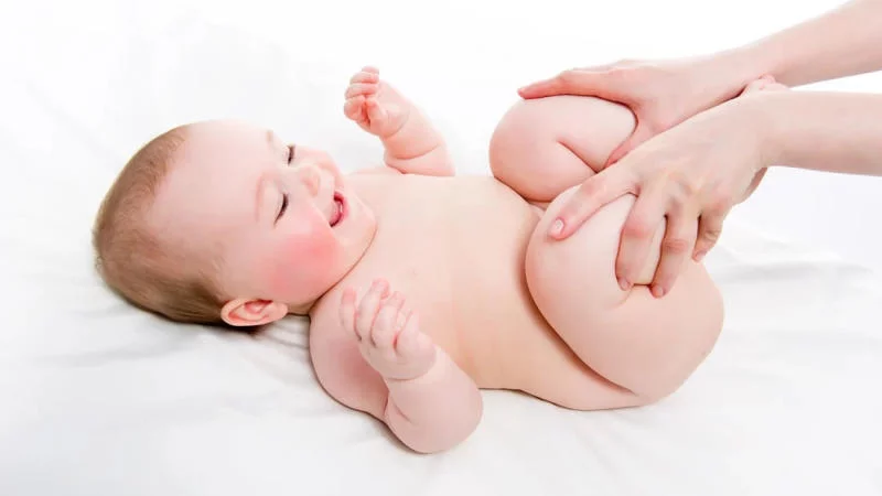 Thực hiện động tác đạp xe trên không giúp nhu động ruột