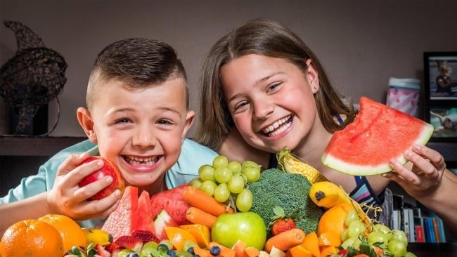 Trẻ bị táo bón nên ăn hoa quả gì? 11 gợi ý dành cho mẹ
