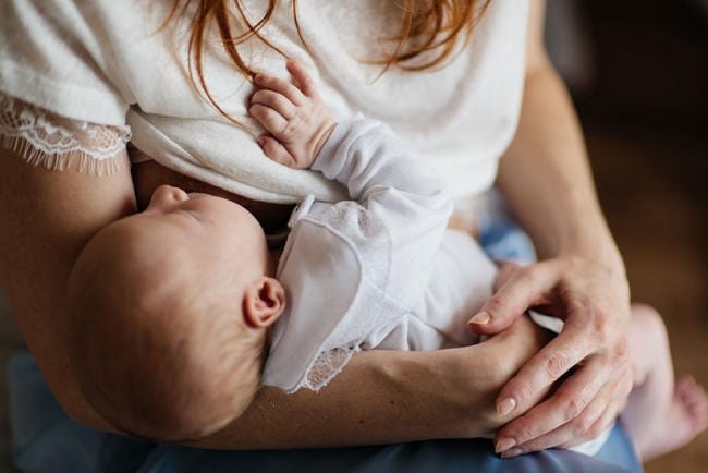 Trẻ sơ sinh bú mẹ bị táo bón: Nguyên nhân và cách xử lý hiệu quả