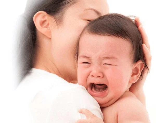 Bé khóc đêm không chỉ ảnh hưởng đến sức khỏe mà còn tinh thần