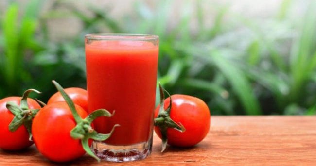 Dùng nước cà chua để giảm mồ hôi ở tay chân