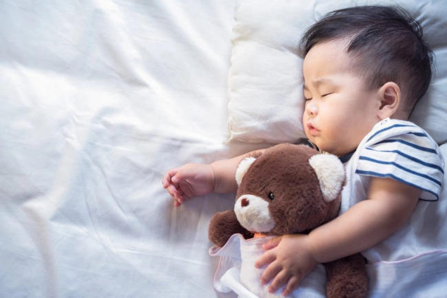 Giờ ngủ lý tưởng của trẻ phụ thuộc vào từng giai đoạn phát triển
