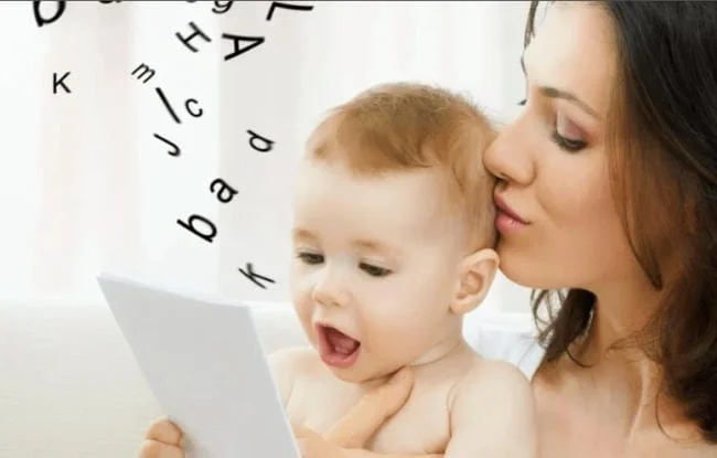 Mẹ nên thường xuyên giao tiếp với con