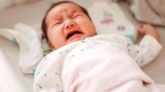 Một số bệnh lý cũng sẽ khiến trẻ bị đổ mồ hôi tay chân