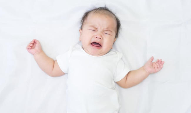 Nguyên nhân trẻ sơ sinh ngủ không sâu giấc và cách xử lý