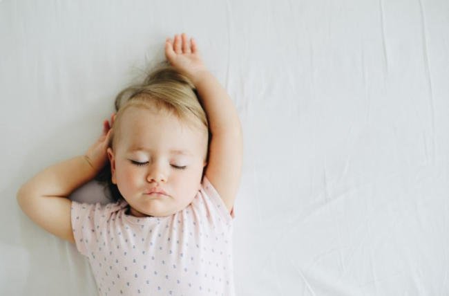 Thiết lập thói quen ngủ cho bé