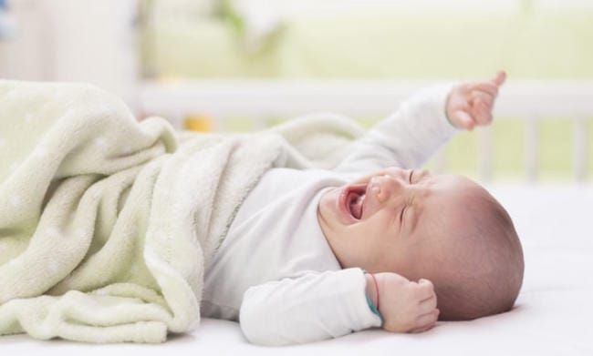 Trẻ đang ngủ tự nhiên khóc thét có thể gây nhiều ảnh hưởng