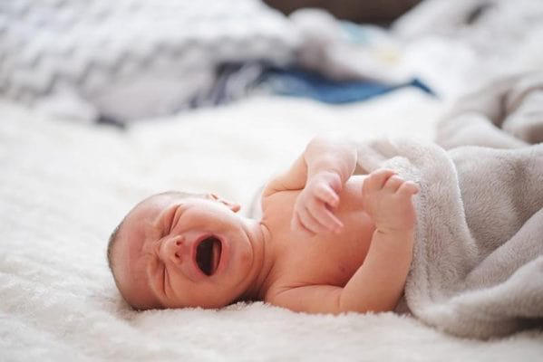 Trẻ sơ sinh rặn è è sẽ khiến quá trình phát triển ảnh hưởng