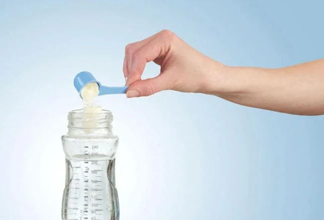 Bảo quản và pha sữa cho bé không đảm bảo an toàn vệ sinh