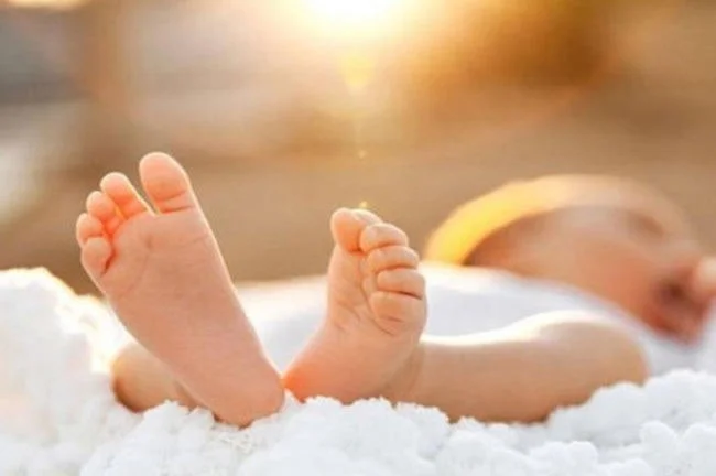 Cách tắm nắng cho trẻ sơ sinh bị vàng da hiệu quả