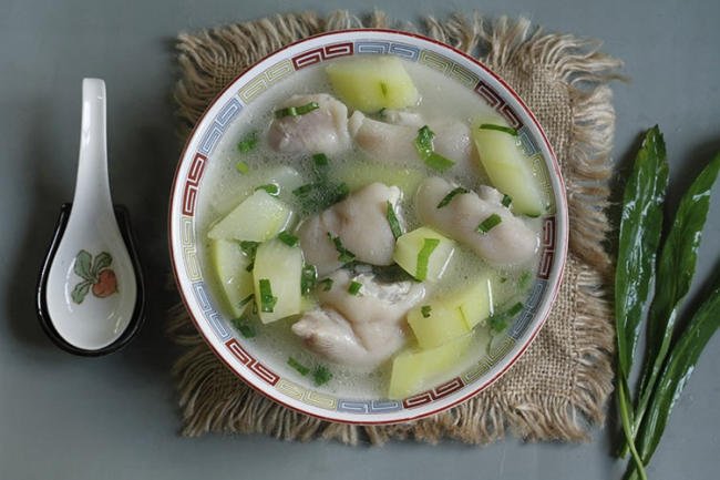 Móng giò lợn hầm đu đủ xanh