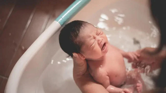 Nước tắm cho trẻ nên có nhiệt độ 37 - 38 độ C