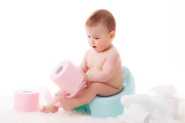 Phân của bé sơ sinh thế nào bình thường
