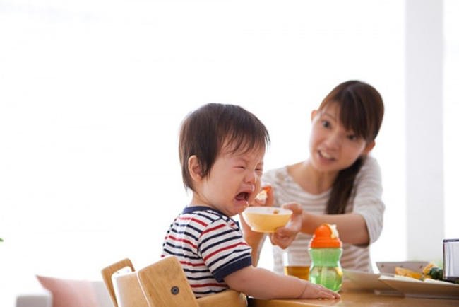 Trẻ biếng ăn kéo dài gây hậu quả còi xương, suy dinh dưỡng