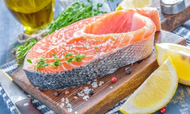 Bà đẻ có ăn được cá không? Mẹ nên ăn cá trong khi mang thai và sau khi sinh