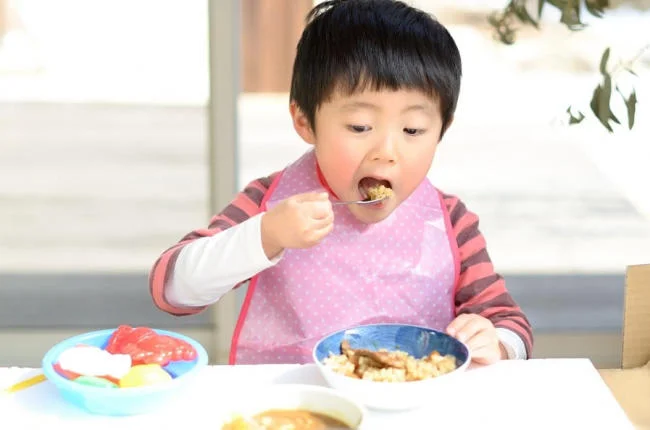 Bữa sáng là bữa ăn vô cùng quan trọng với trẻ
