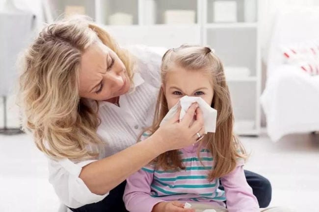 Chuyên gia mách mẹ cách chăm sóc trẻ bị cúm A tại nhà