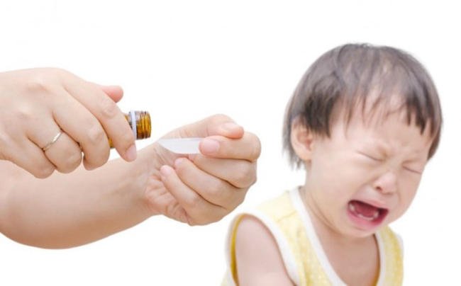 Dùng thuốc hạ sốt cho bé theo chỉ định