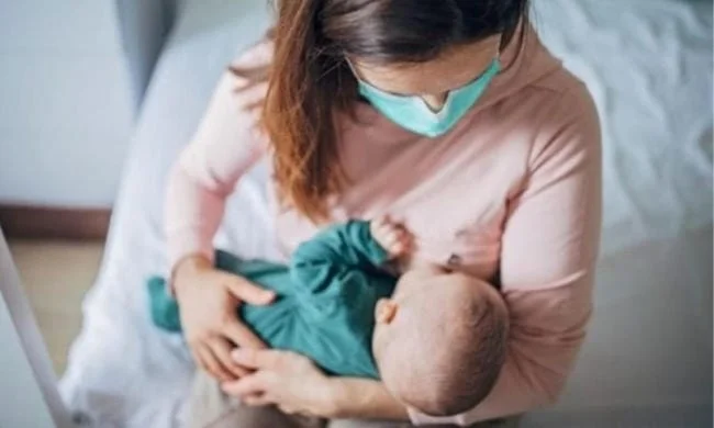 Giao mùa, đề phòng trẻ sơ sinh bị lây cảm cúm từ mẹ!
