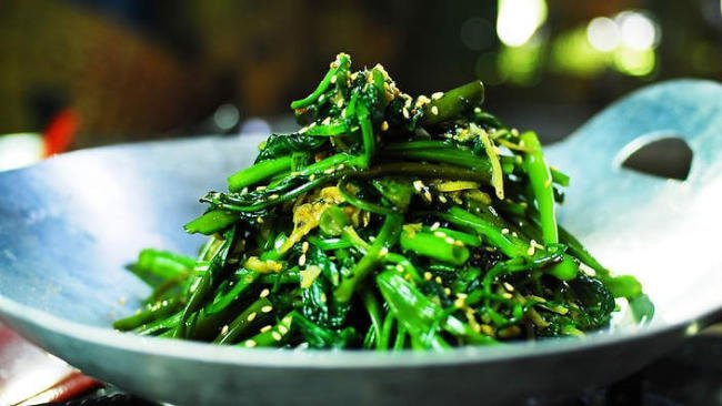 Sau sinh ăn rau muống có tốt không? 1