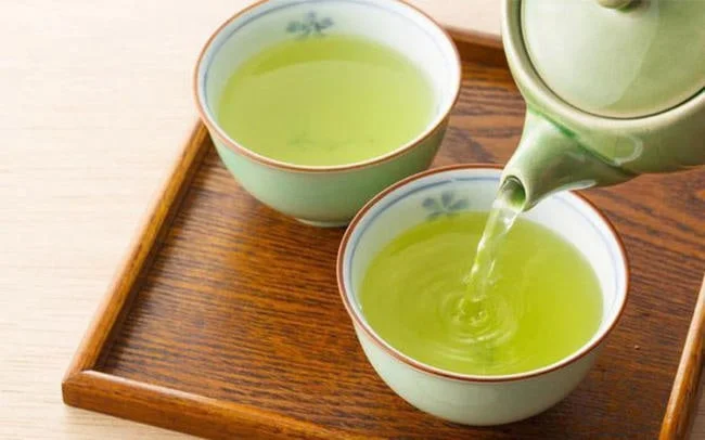 Sử dụng nước chè xanh