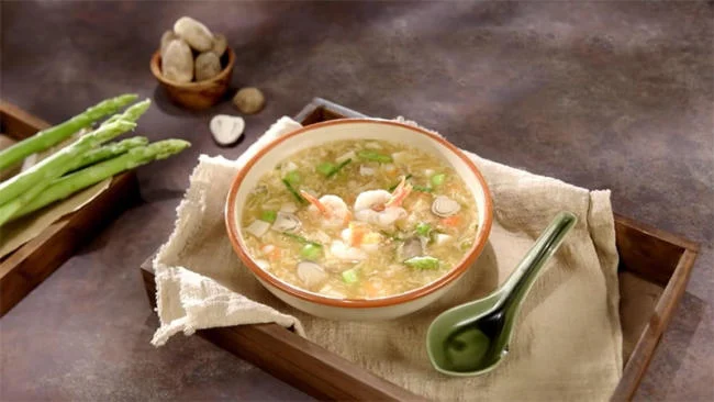 Súp tôm cà rốt, măng tây