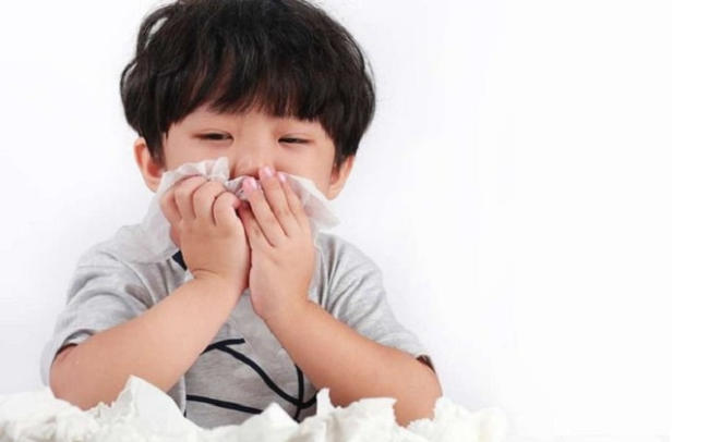 Trẻ bị lây nhiễm qua giọt bắn