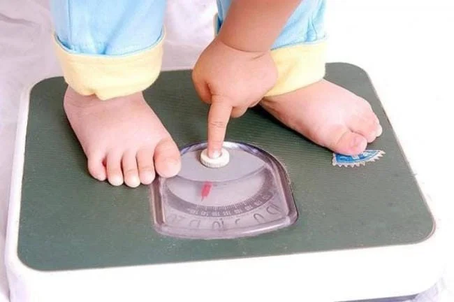 Trẻ chậm tăng cân do nhiều nguyên nhân