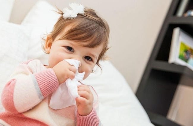 Triệu chứng cảm cúm ở trẻ là gì? Phân biệt cảm cúm với cảm lạnh