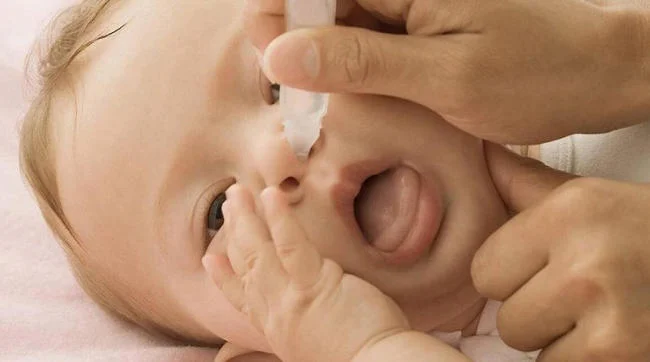 Xịt rửa mũi cho bé