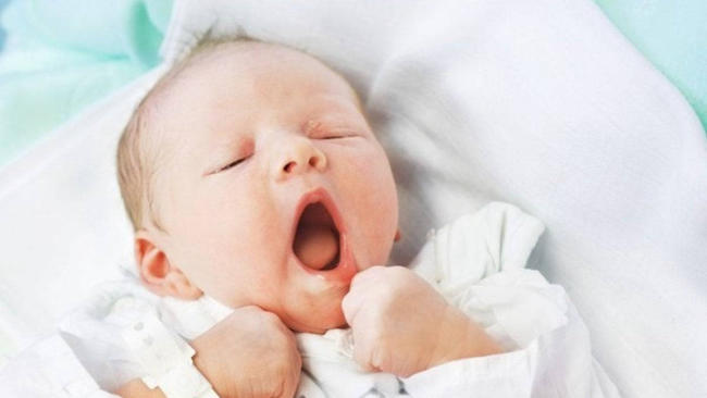 cách trị khò khè cho trẻ sinh mổ