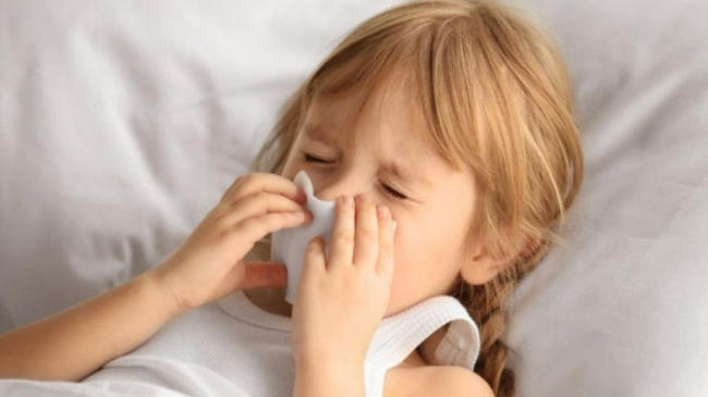 10+ cách chữa hắt hơi, sổ mũi tại nhà cho trẻ hiệu quả