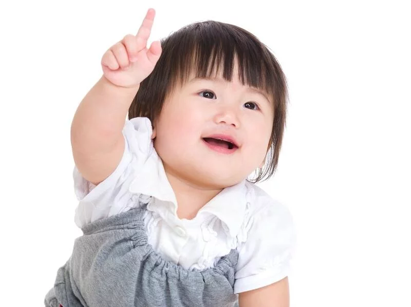 Con biết chỉ tay theo hướng mình thích mẹ nha