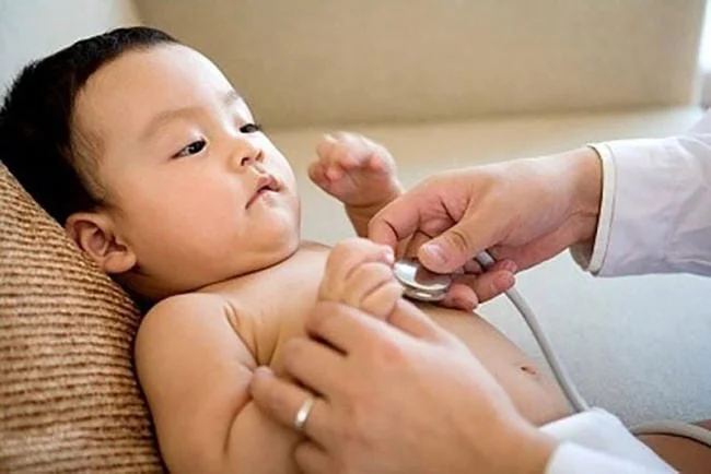 Giải mã nguyên nhân trẻ thở rít và cách chăm sóc
