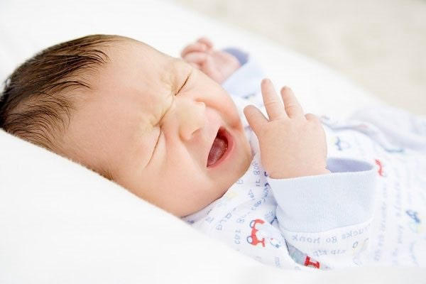 Trẻ sơ sinh 1 tháng tuổi bị nghẹt mũi mẹ xử lý thế nào