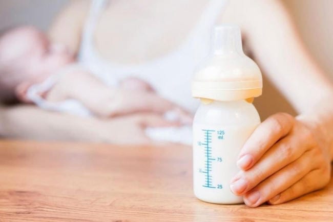 Sữa pha để quá lâu có thể gây ảnh hưởng đến sức khỏe bé