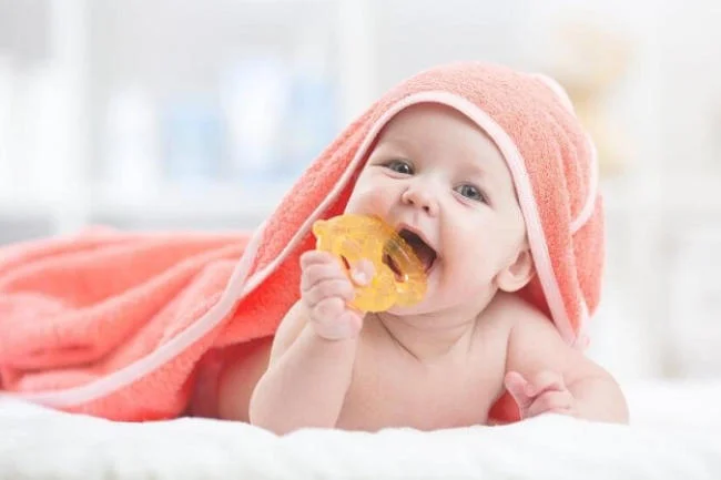 Đồ chơi cho bé mọc răng