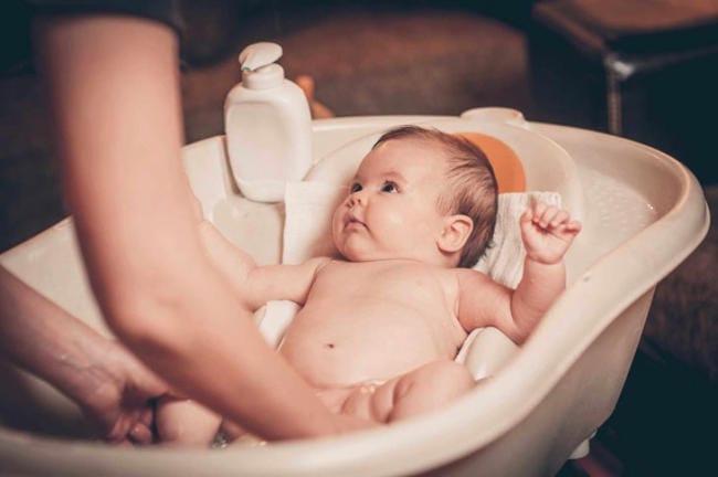 Giữ gìn vệ sinh cho bé