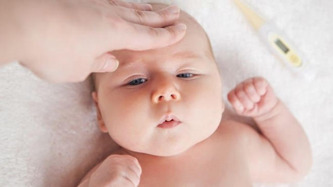 Sốt không phải là biểu hiện của mọc răng sữa