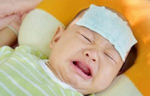 Trẻ mọc răng sốt mấy ngày: Biểu hiện và cách chăm sóc răng cho bé