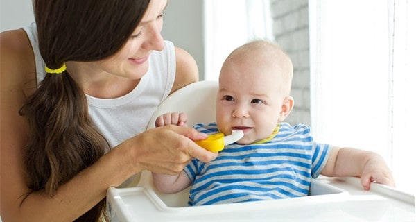 Vệ sinh răng miệng thường xuyên cho bé